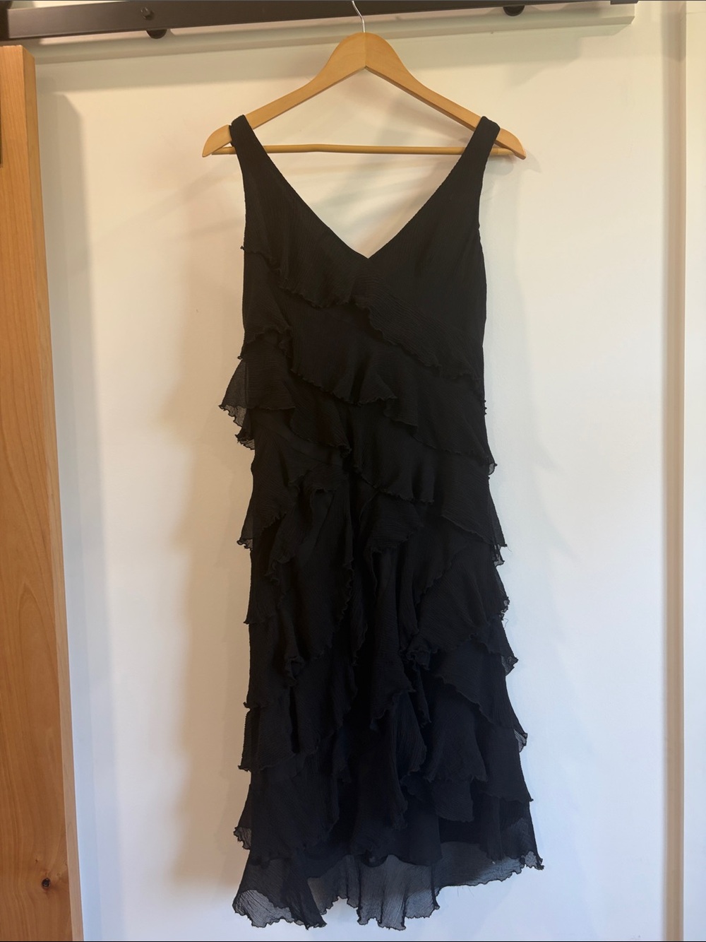 Stunning Nicole Miller SilkElegant Black Ruffle V-Neck Dress